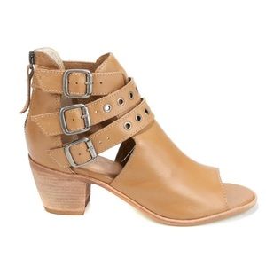 Diego di Lucca Royalty Strappy Leather Shootie Size 9